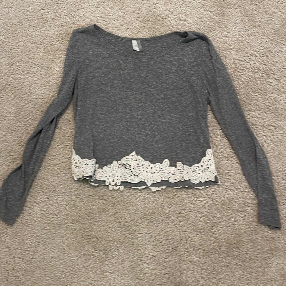 Long sleeve tshirt with lace detailed bottom